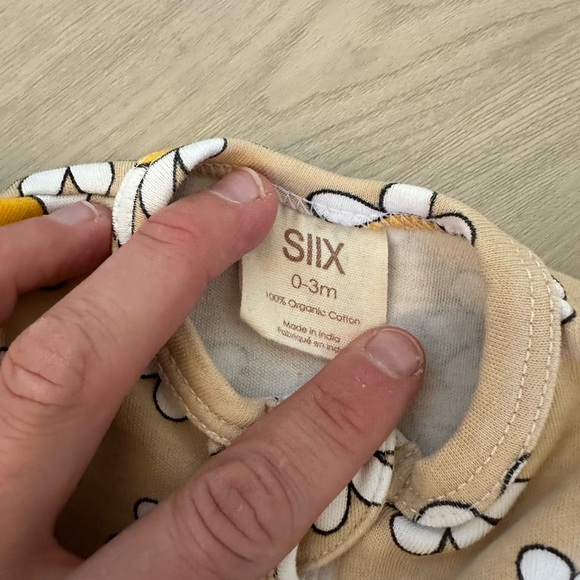 SIIX Collection Daisy Pop Biscotti Frill Zip Footie - Picture 4 of 4